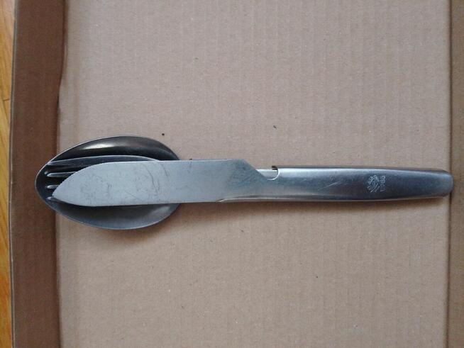 Niezbędnik wojskowy.