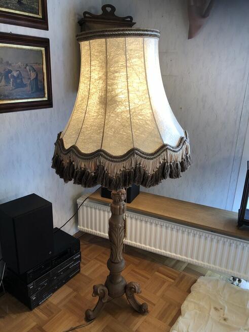 Lampa stojąca drewniana