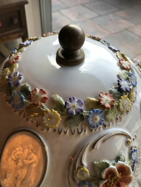 Lampka nocna z porcelanowym abazurem z lat 50-tych