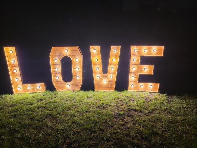Napis LOVE