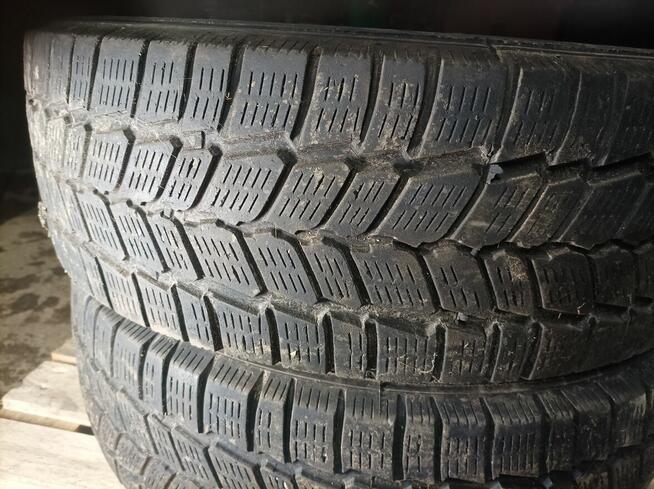 Opony zimowe 225/65 r16 że