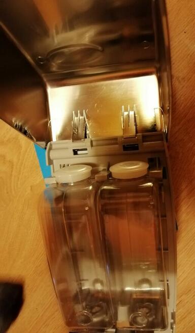 Nowy, naścienny ręczny dozownik do mydła Bisk