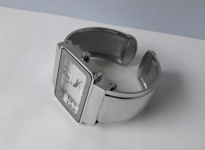 Zegarek damski Perfect, srebrny typu bangle, nowy, stylowy