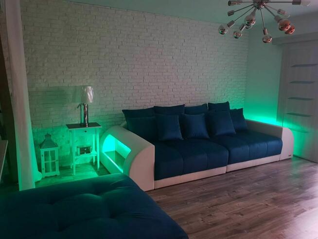 Sofa podświetlana z pufa