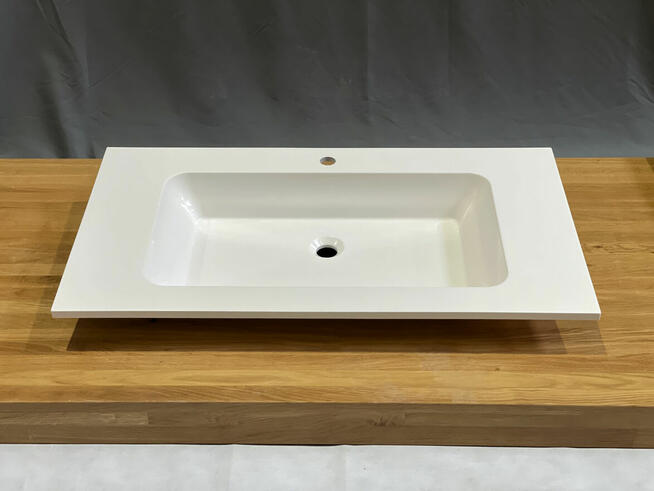 Kompaktowa i estetyczna umywalka wpuszczana w blat 100 x 55