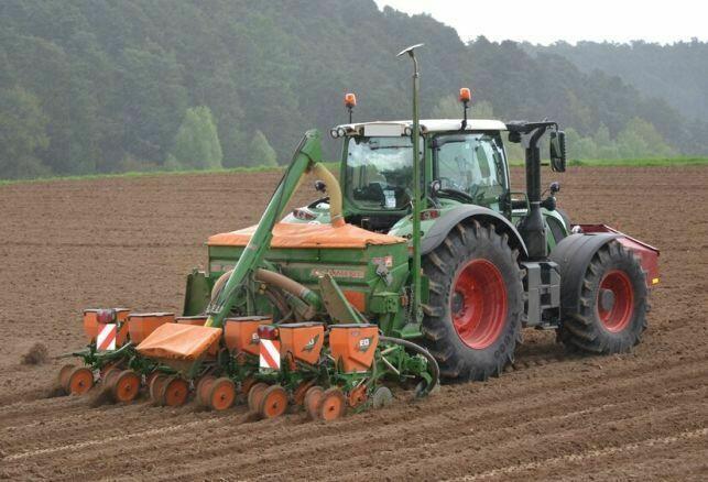 Usługi rolnicze siew kukurydzy mulczowanie prasowanie