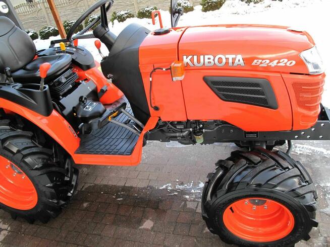 Mini Traktorek Kubota B2420 Mały Ogrodniczy Wspomaganie!
