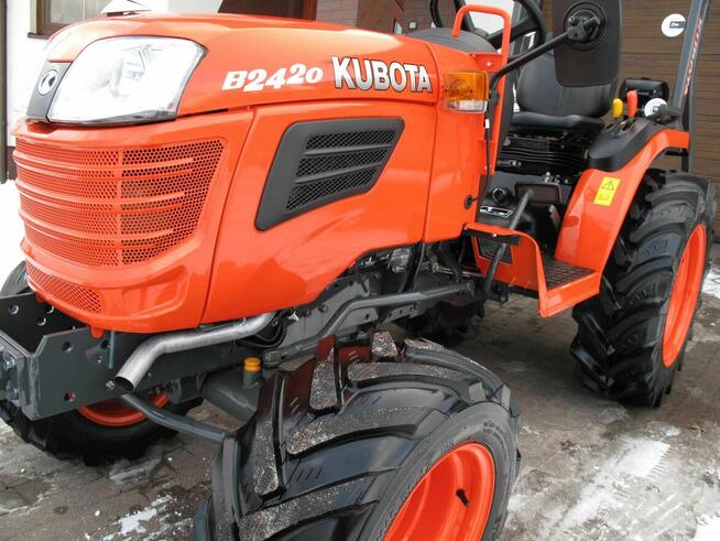 Mini Traktorek Kubota B2420 Mały Ogrodniczy Wspomaganie!