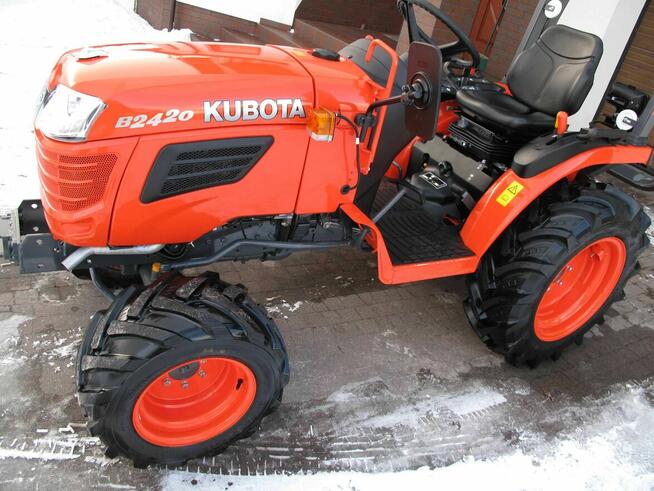Mini Traktorek Kubota B2420 Mały Ogrodniczy Wspomaganie!