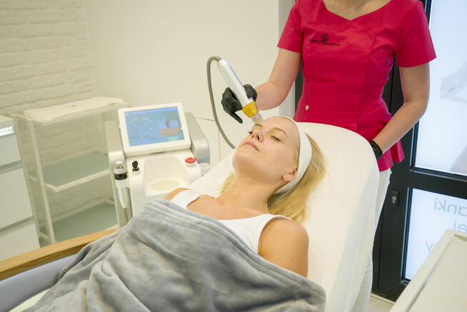 Radiofrekwencja mikroigłowa