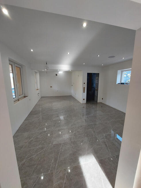 USŁUGI REMONTOWE: Układanie płytek, Zabudowy gipsowo-kartono