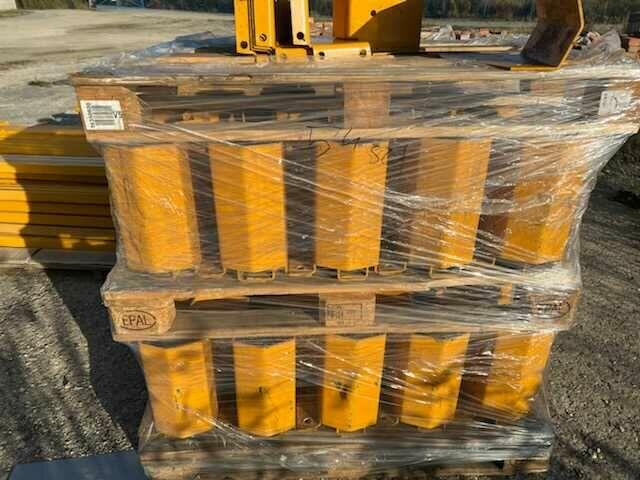 Używane odbojniki, osłony do regałów magazynowych