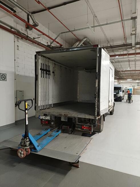 Przewóz towarów, palet i maszyn - Bus z windą Buk i okolice