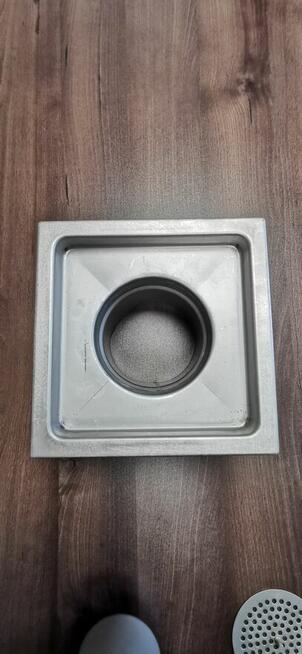Kratka ściekowa ze stali nierdzewnej 200x200 DN110 Pionowa