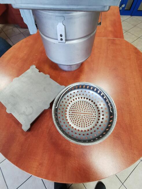 Kratka ściekowa ze stali nierdzewnej 300x300 DN160 Pionowa