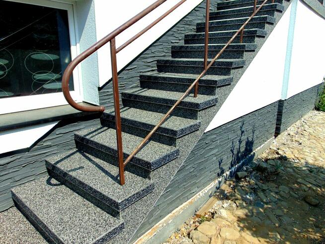 Kamienny dywan, posadzki żywiczne na taras, schody, balkon