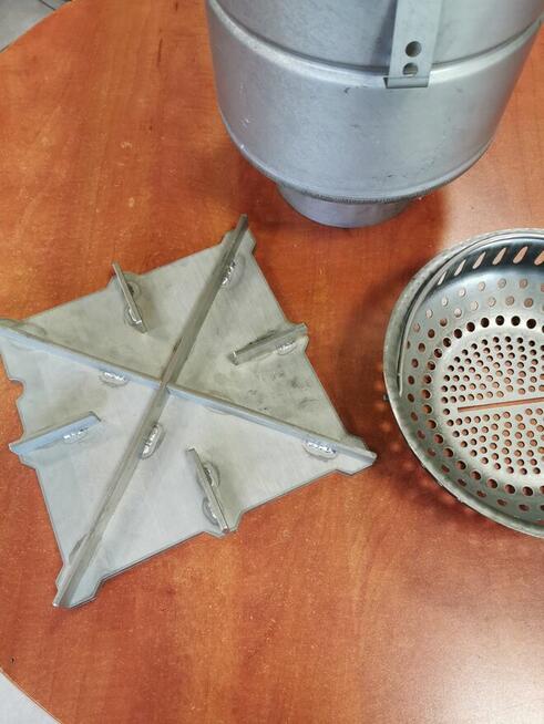 Kratka ściekowa ze stali nierdzewnej 300x300 DN160 Pionowa