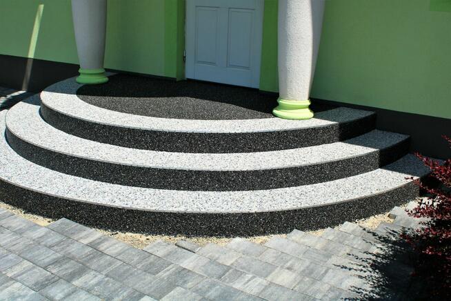 Kamienny dywan, posadzki żywiczne na taras, schody, balkon
