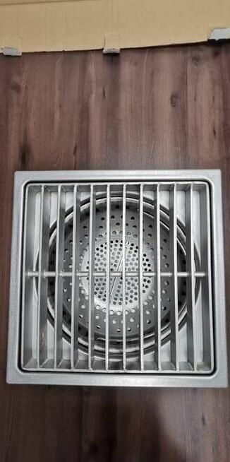 Kratka ściekowa ze stali nierdzewnej 300x300 DN160 Pionowa