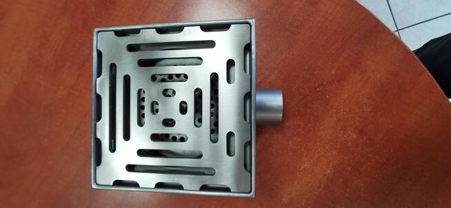 Kratka ściekowa ze stali nierdzewnej 150x150 DN50 Boczna