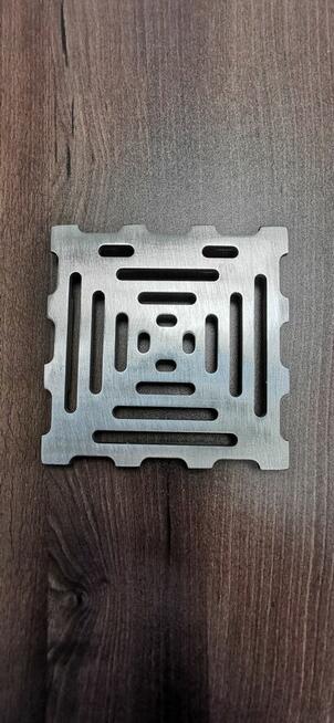 Kratka ściekowa ze stali nierdzewnej 150x150 DN110 Pionowa