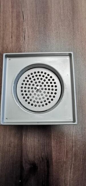 Kratka ściekowa ze stali nierdzewnej 200x200 DN110 Pionowa