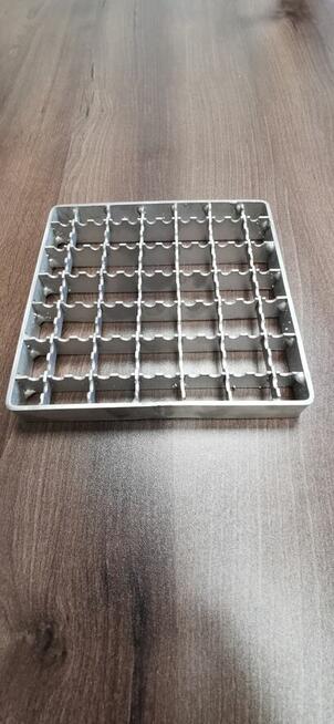 Kratka ściekowa ze stali nierdzewnej 200x200 DN110 Pionowa