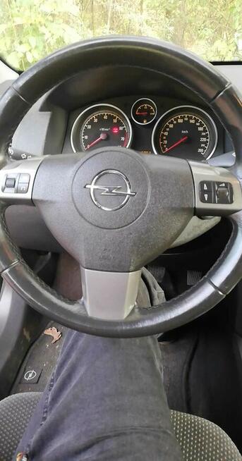 Sprzedam Astrę H 1.6 2004r 105km