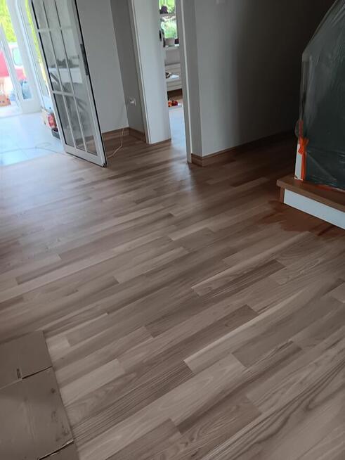 Schody drewniane barierki wyrób montaż