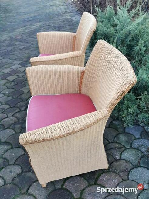 Dwa krzesła do jadalni na taras Lloyd Loom Rattan