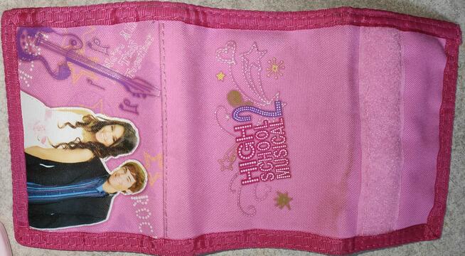 Dla dziewczynki lusterko, portmonetka, szczotka, puzderko it