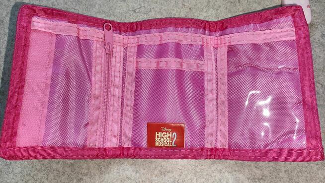 Dla dziewczynki lusterko, portmonetka, szczotka, puzderko it