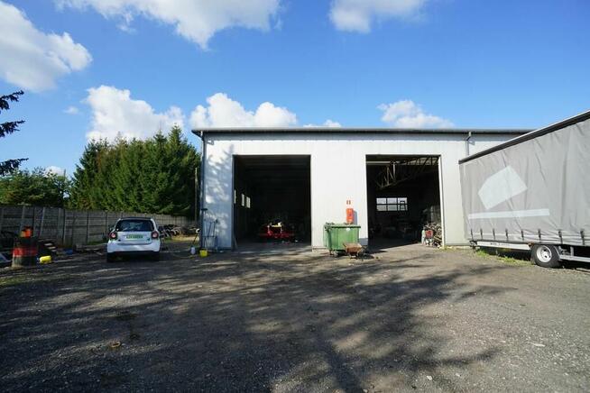 Obiekt komercyjny z działką przy drodze krajowej