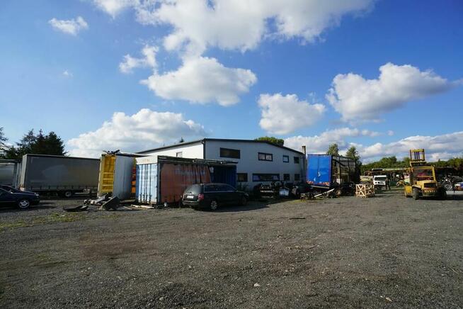 Obiekt komercyjny z działką przy drodze krajowej