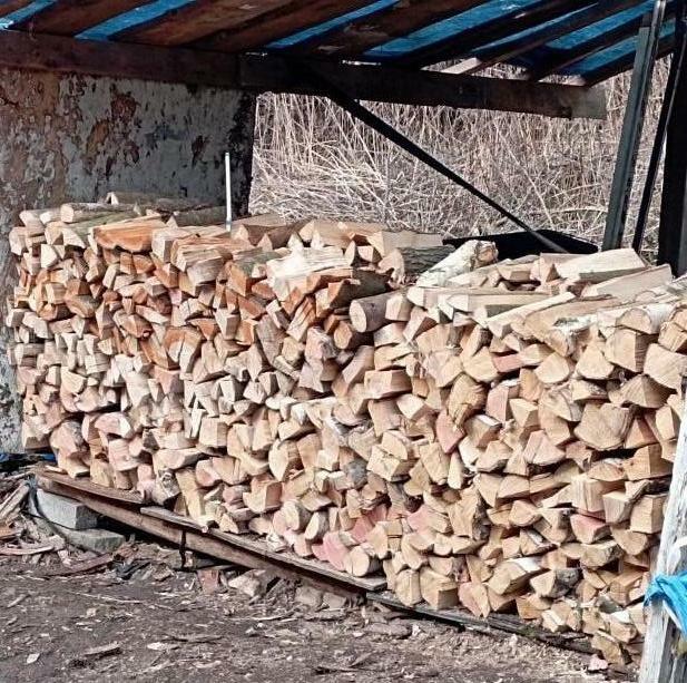 Rozpałka drobno rąbana , sucha .