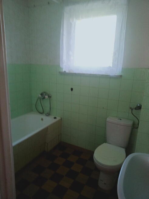 Sprzedam dom 9 pokojowy z garażem, piwnicą i balkonem