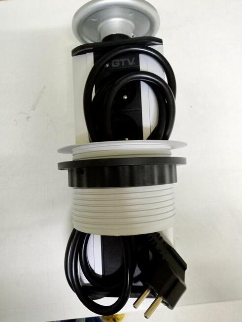 Nowy przedłużacz biurkowy