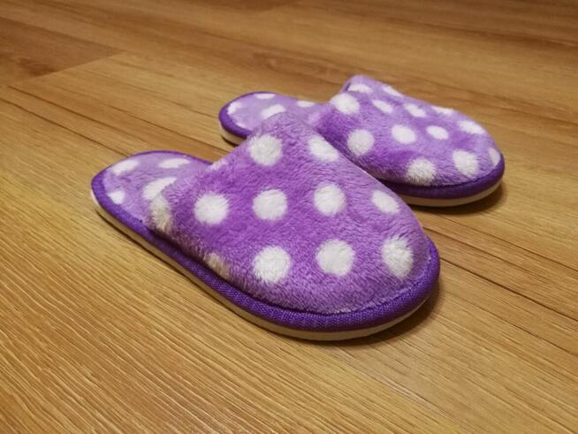 ciepłe kapcie dziecięce w rozmiarze: 24