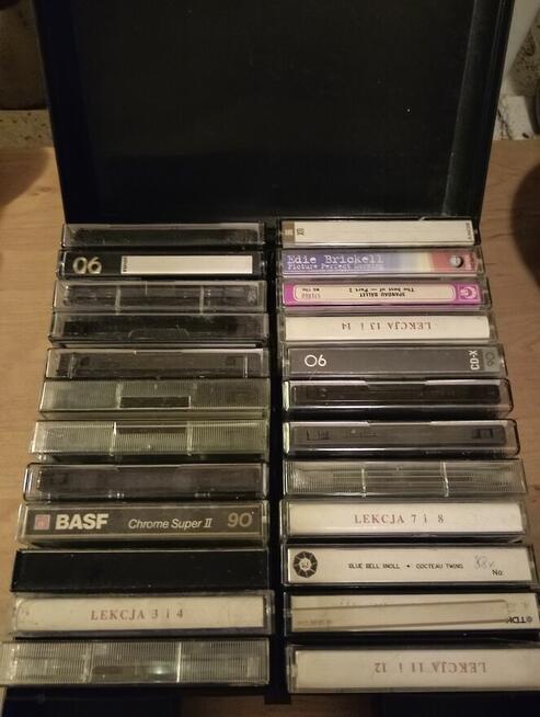 Kasety magnetofonowe z pudełkiem