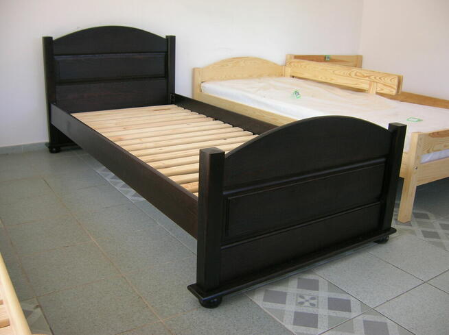 Łózka z drewna sosnowego na zamówienie