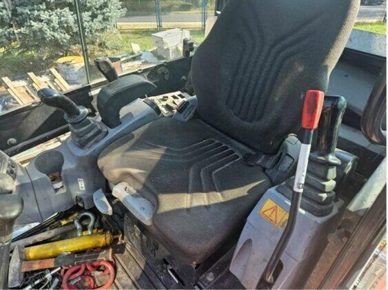 Syndyk sprzeda minikoparkę gąsienicową Kubota KX018-4