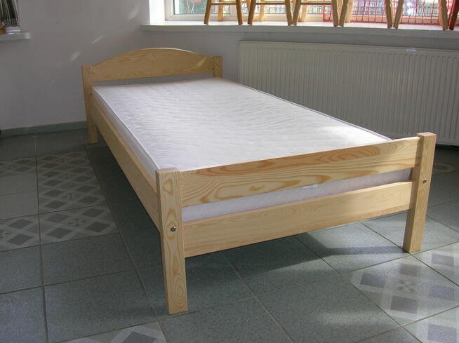 Łózka z drewna sosnowego na zamówienie