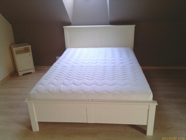 Łózka z drewna sosnowego na zamówienie