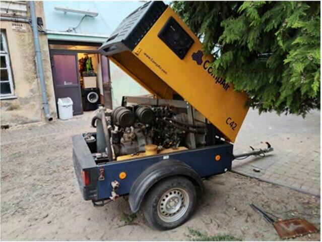 Syndyk sprzeda przyczepę kompresora Compair C 42, rok 2015