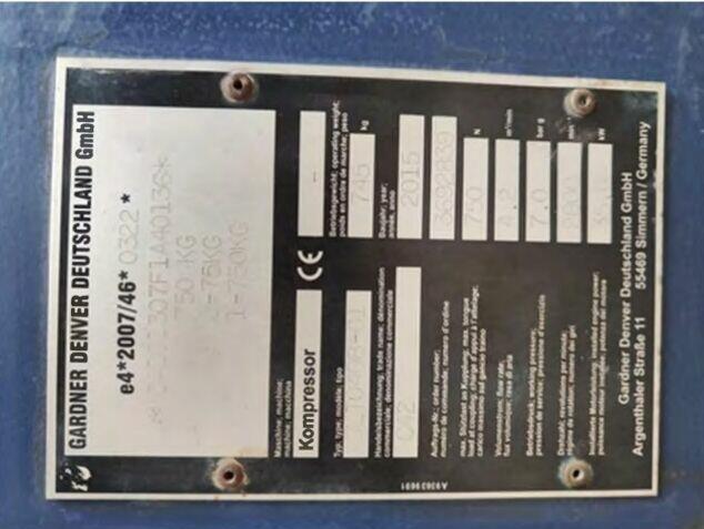 Syndyk sprzeda przyczepę kompresora Compair C 42, rok 2015