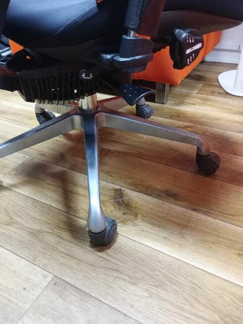 Fotel krzesło ergonomiczne z zagłówkiem GROSPOL fotele krzes