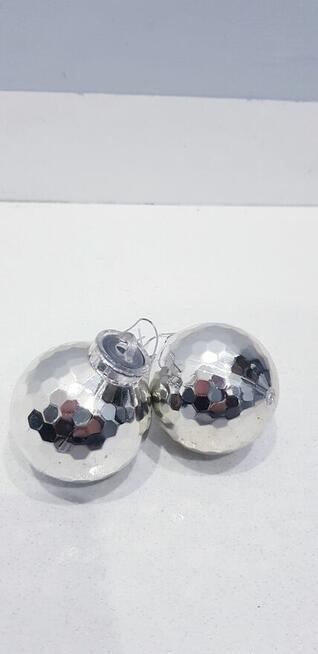 Srebrny zestaw ozdób choinkowych, bombek