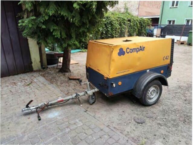 Syndyk sprzeda przyczepę kompresora Compair C 42, rok 2015
