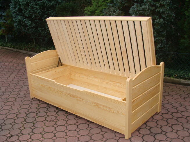 Łózka z drewna sosnowego na zamówienie