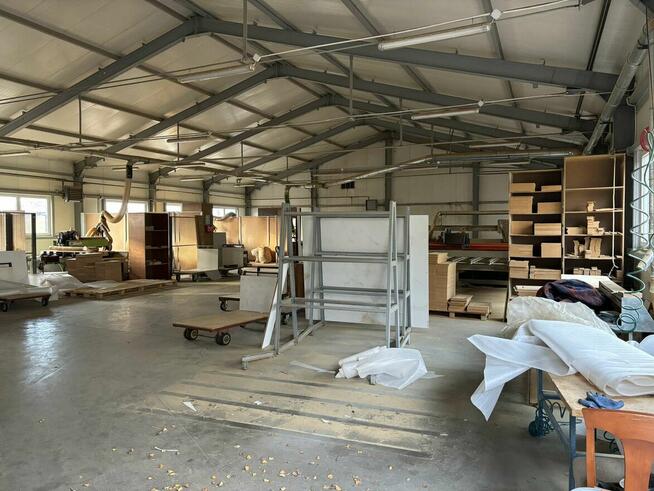 Duży lokal po stolarni z podjazdem dla TIR